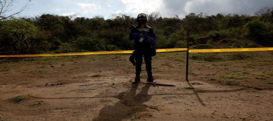 Se localizaron 47 cráneos en ocho fosas clandestinas en el municipio de Alvarado, en el...