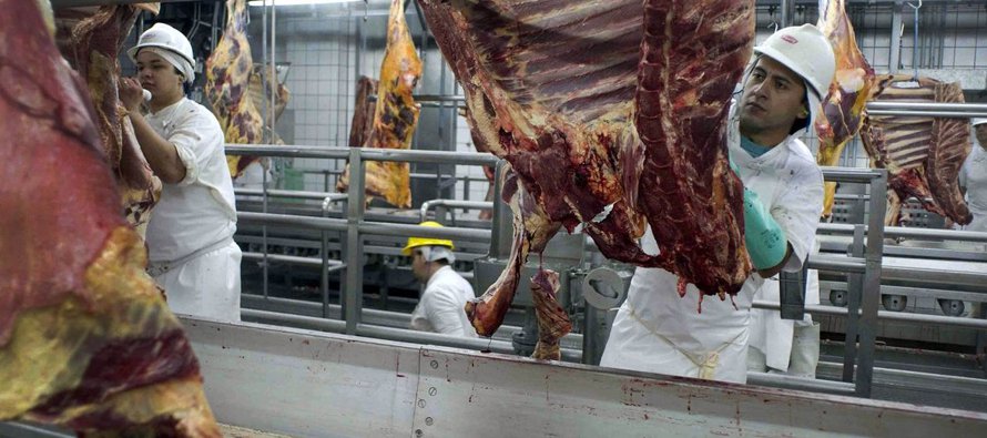 El titular de Agricultura explicó que las 21 plantas de producción de carne no...