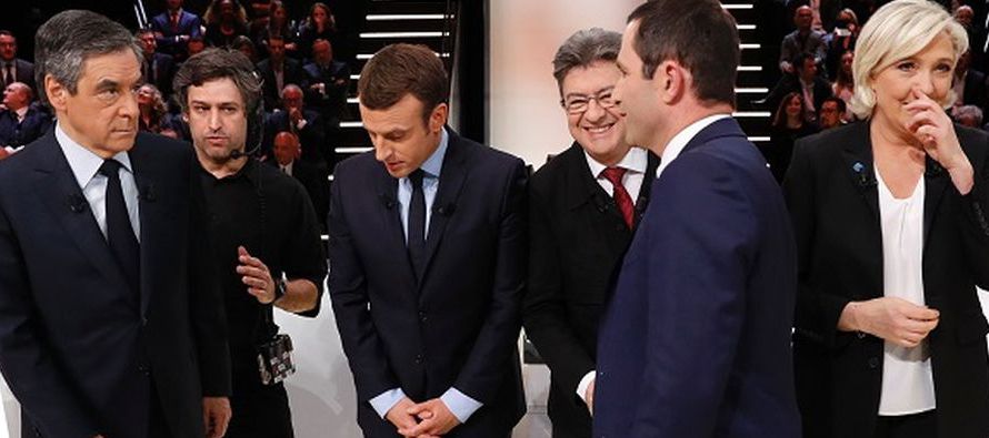 Una encuesta de opinión realizada tras el debate reveló que Macron, un ex ministro de...