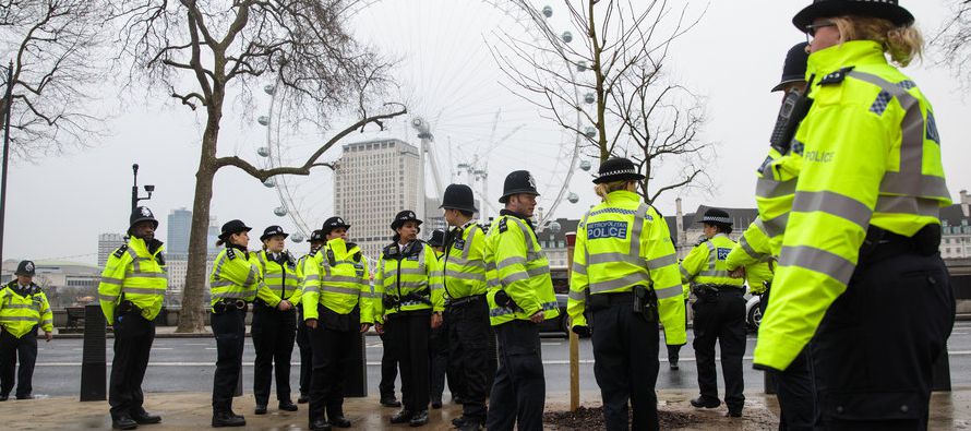 La policía londinense lo identificó como Khalid Masood, británico de 52...