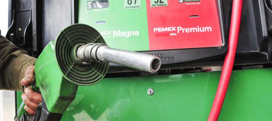 El mayor desplome se dio en la gasolina Premium, cuyas ventas bajaron 23.5 por ciento (de 175 mil...
