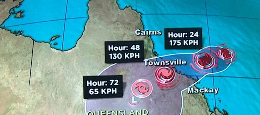 Las autoridades australianas elevaron hoy a categoría 4 el ciclón Debbie y han...