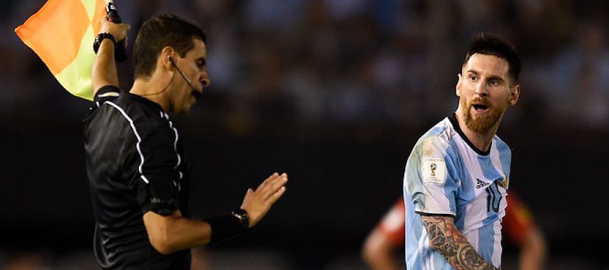 Con el triunfo, gestado con un gol de penal de Messi, Argentina trepó al tercer puesto en la...