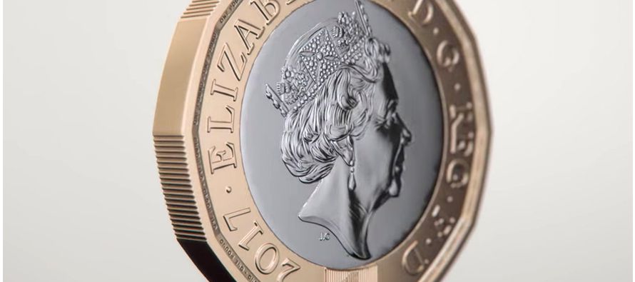 La nueva moneda de una libra esterlina comenzó hoy a circular en Reino Unido, con elementos...