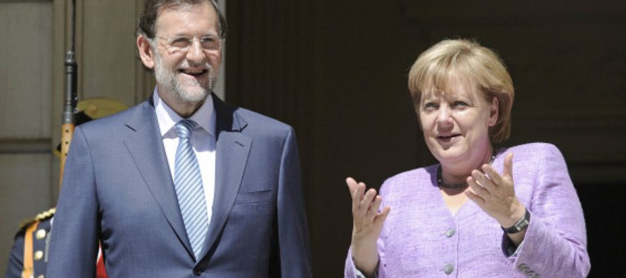 Rajoy mantuvo también hoy una conversación telefónica con Theresa May en la...