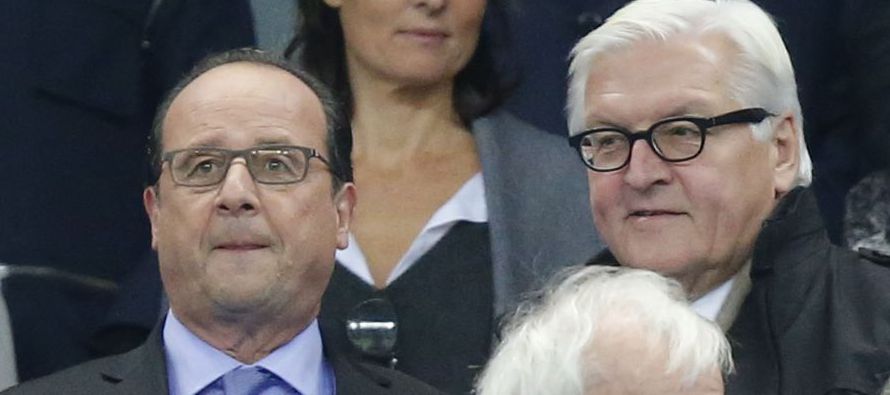 Hollande y Steinmeier, que celebraron un almuerzo de trabajo en París con ocasión de...