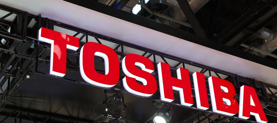 Las acciones de la tecnológica japonesa Toshiba cayeron hoy con fuerza en la Bolsa de Tokio...