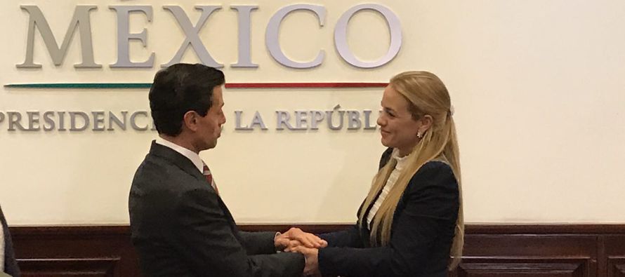 El presidente de México, Enrique Peña Nieto, se reunió con Lilian Tintori y...