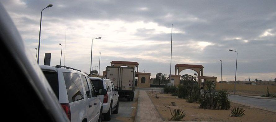 Israel cerró el lunes su paso fronterizo con Egipto tras una advertencia de su agencia...