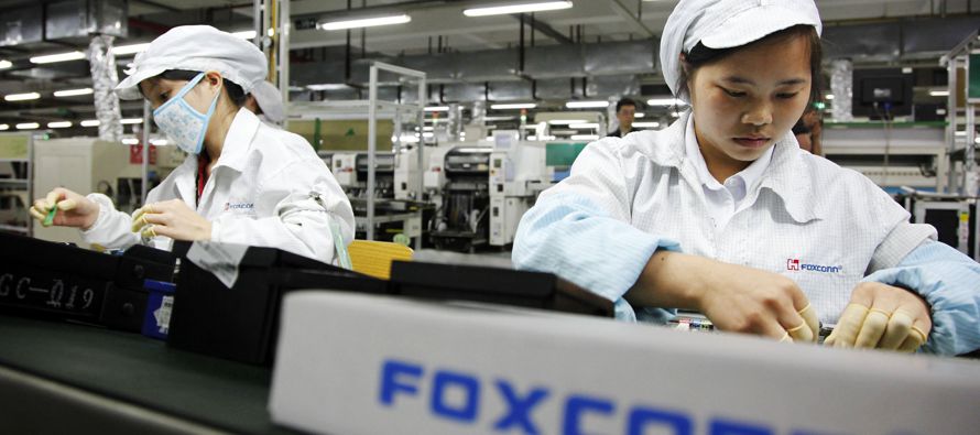Terry Gou, fundador de Foxconn -previamente conocido como Hon Hai Precision Industry Co Ltd-, dijo...