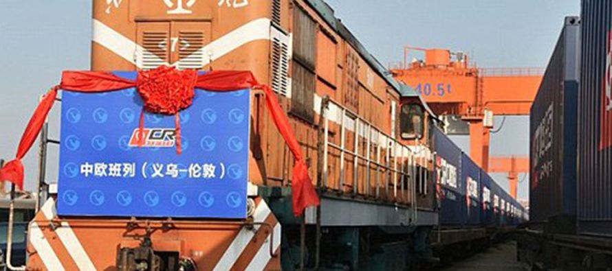  El primer tren de mercancías que viaja de Reino Unido a China partió el lunes,...