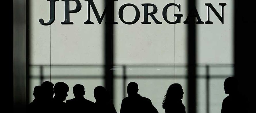  JPMorgan Chase & Co, el mayor banco de Estados Unidos por activos, reportó el jueves un...