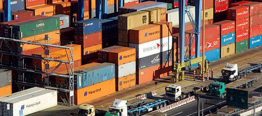 Las importaciones subieron un 26,3 % en el tercer mes del año, hasta los 10.749 millones de...