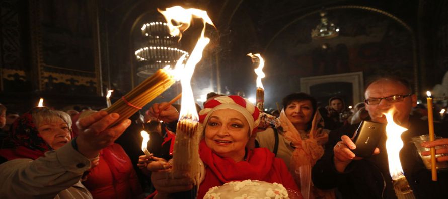 Millones de cristianos ortodoxos de todo el mundo celebraron la Pascua el domingo con misas...