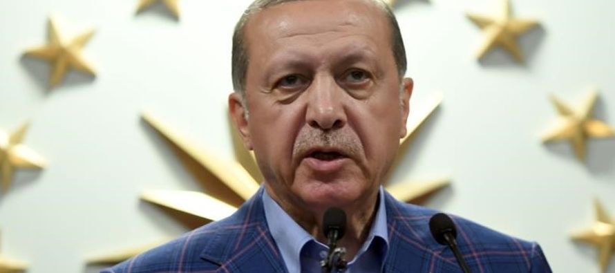 Erdogan dirigió a sus seguidores en Ankara un discurso encendido, muy similar a los de la...