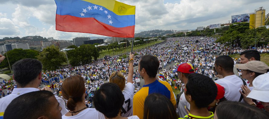 Los líderes opositores han dicho que seguirán en las calles de Venezuela hasta que se...