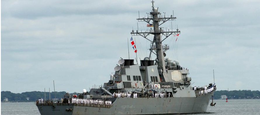 El destructor estadounidense USS Mahan se acercó peligrosamente a un barco de guerra...