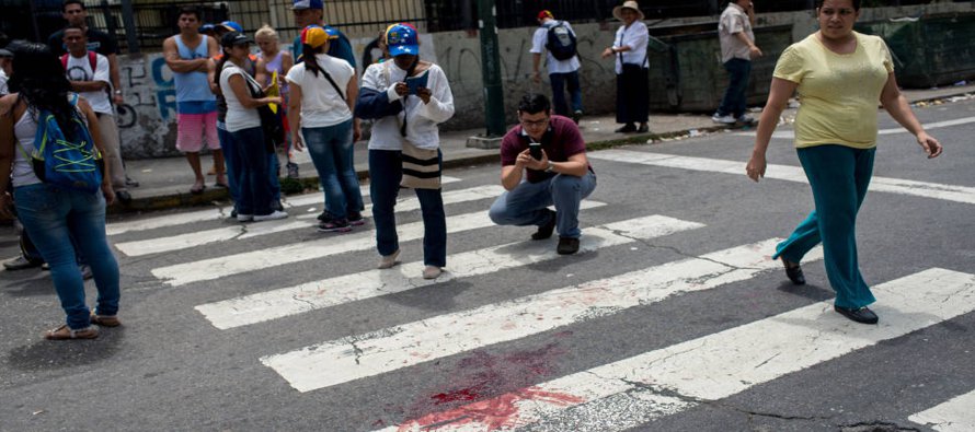 Los líderes opositores han dicho que seguirán en las calles de Venezuela hasta que se...