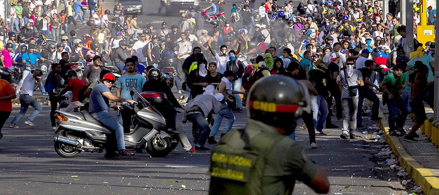 Muchas de las masivas marchas celebradas en Caracas en los últimos días tenían...