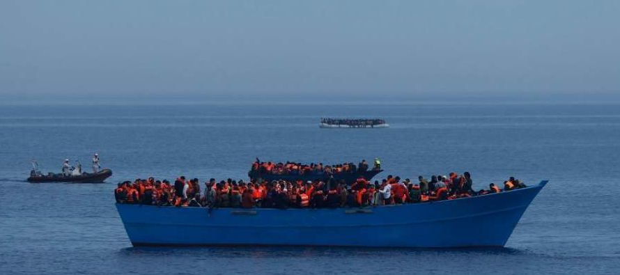 Además, la guardia costera libia rescató a siete sobrevivientes, seis hombres y una...