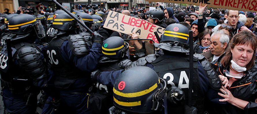 Manifestantes han salido a las calles de París tras las elecciones presidenciales de este...