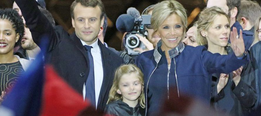 Emmanuel Macron quiere su esposa sea la primera dama. Ha repetido una y otra vez durante la...