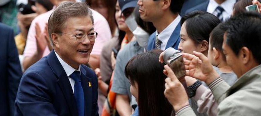 Corea del Sur ha comenzado a votar este martes en unos comicios presidenciales en los que la...