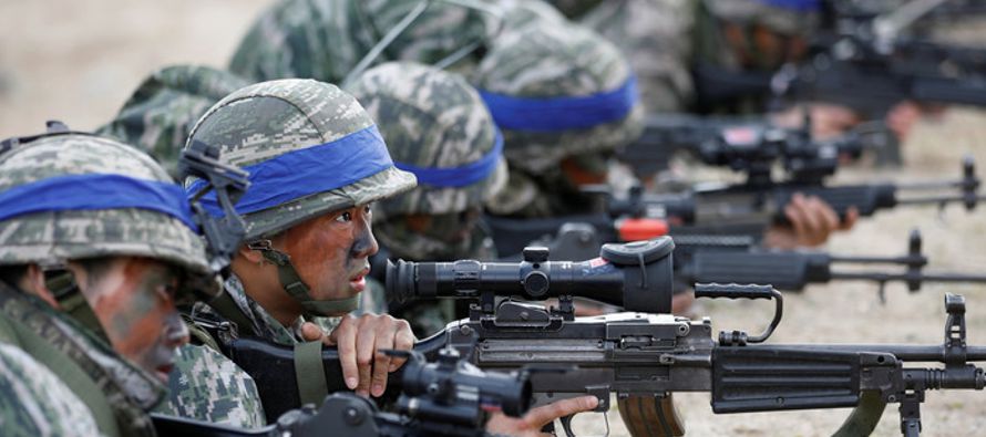 En relación a las fuerzas mecanizadas, Mizokami detalla que Corea del Sur cuenta con...