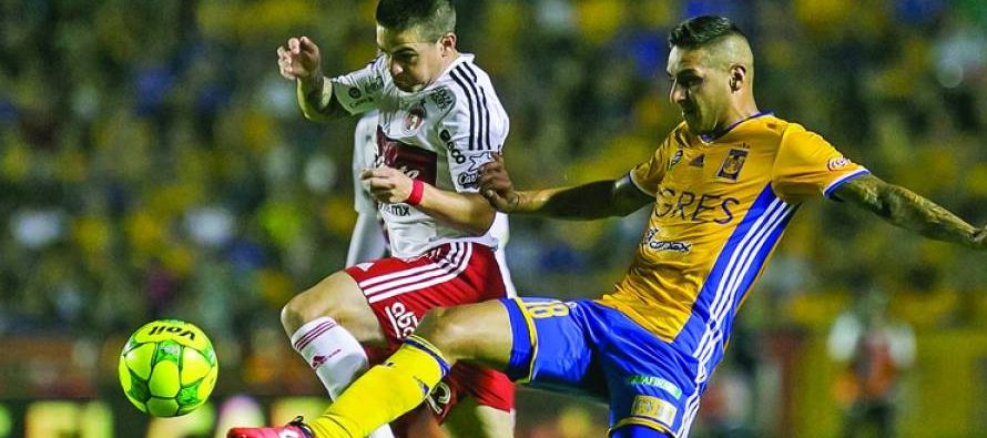 En el triunfo de Tigres, el argentino Lucas Zelarayan metió el primer gol a los 42 minutos...