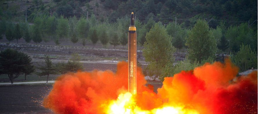 El Ejército de Corea del Sur estima que el misil voló unos 500 kilómetros en...
