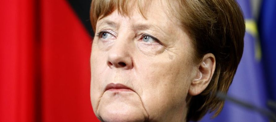 Merkel dijo a los estudiantes que otro factor detrás del superávit comercial...