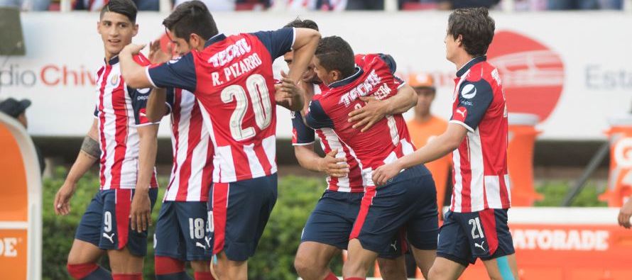 En el encuentro donde Chivas se convirtió en el primer finalista del torneo Clausura, el...