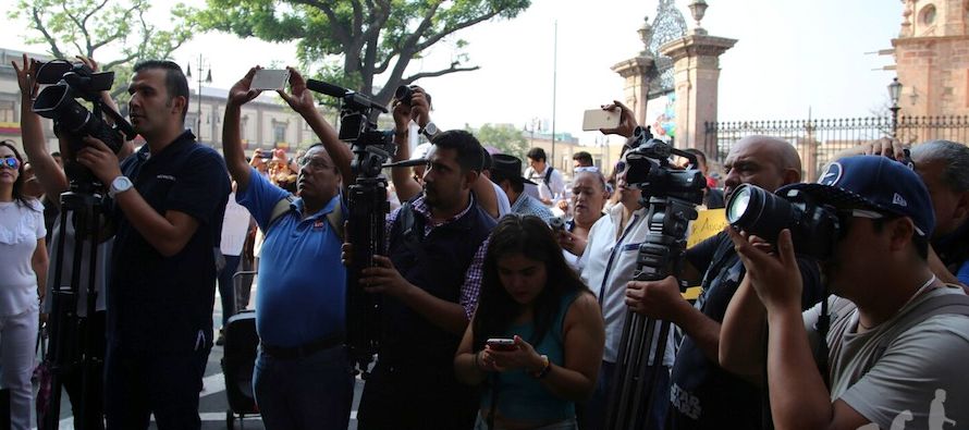 La prensa mexicana se ha pronunciado este miércoles contra la agresiones a periodistas. Al...