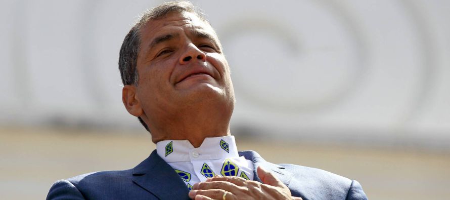 Uno de cada dos sábados el presidente saliente de Ecuador, Rafael Correa, dedica unos...