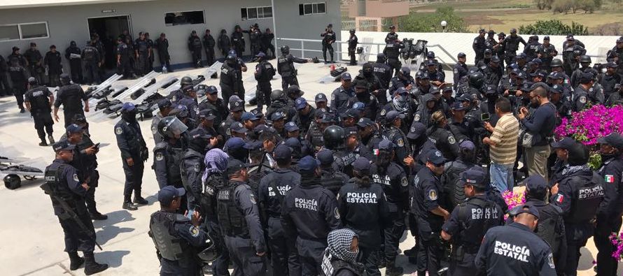 Cinco policías municipales murieron hoy en Ecatepec, estado de México, a manos de...
