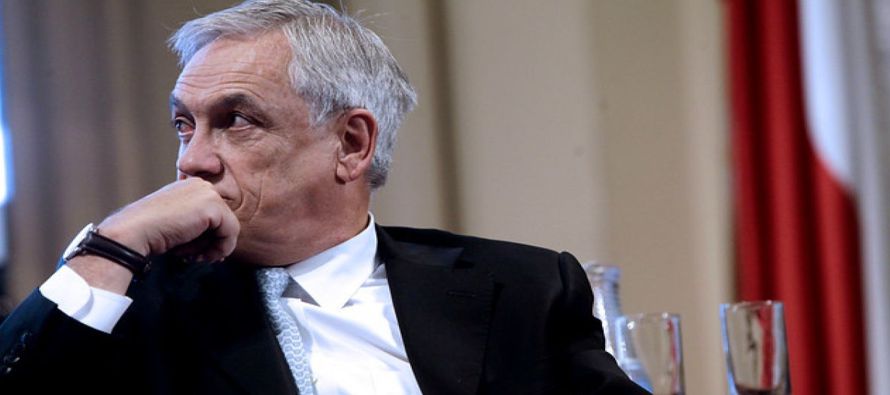 El exmandatario chileno Sebastián Piñera mantuvo en mayo su liderazgo en las...