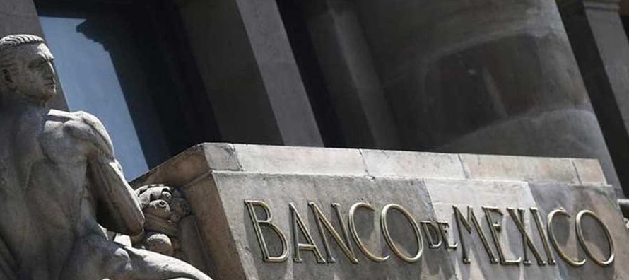 El Banco de México elevaría la tasa interbancaria a un día a 7.00 por ciento,...