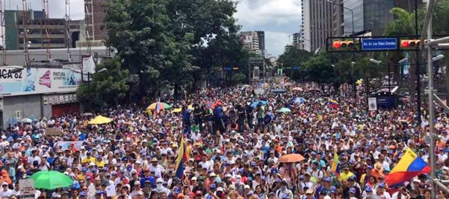 Consideramos hermano al pueblo venezolano, y apoyamos sus legítimas expectativas de paz,...