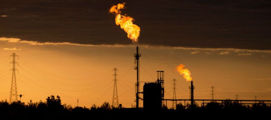 Las refinerías locales de Arabia Saudita procesaron 2,651 millones de bpd en abril,...