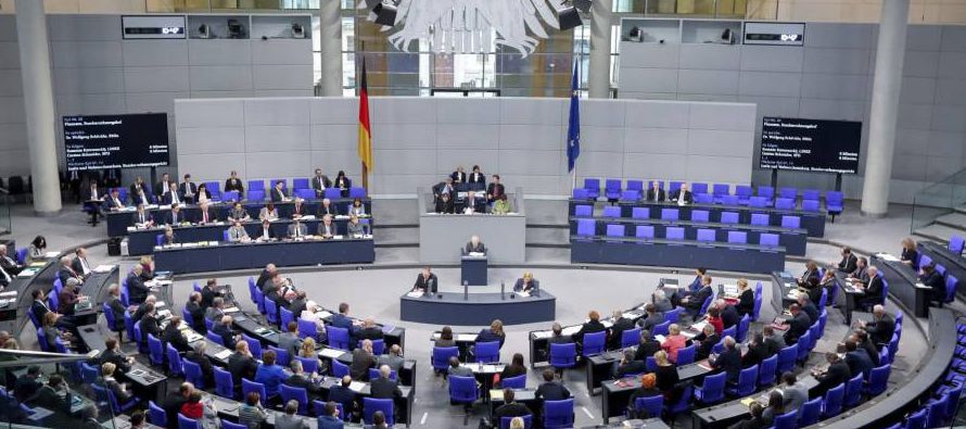 El Parlamento alemán votó el viernes a favor de la legalización del matrimonio...