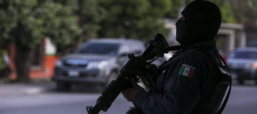 La Fiscalía General de Sinaloa dijo en otro comunicado que 17 personas fueron abatidas en un...