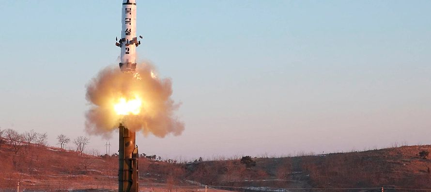 Corea del Norte dijo que quiere desarrollar un misil que lleve una ojiva nuclear que pueda alcanzar...