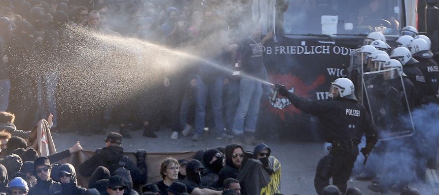 Durante las protestas en Hamburgo, 476 oficiales resultaron heridos y la policía dijo el...