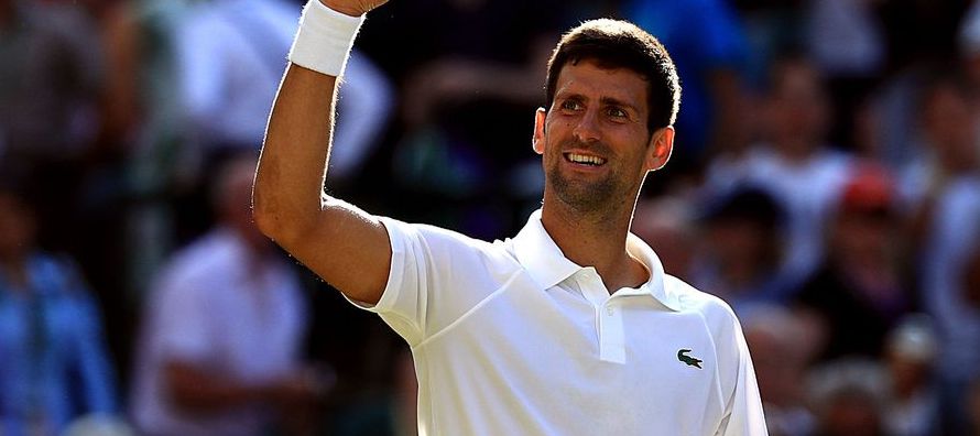 Novak Djokovic, segundo preclasificado en Wimbledon, pasó a los cuartos de final del torneo...