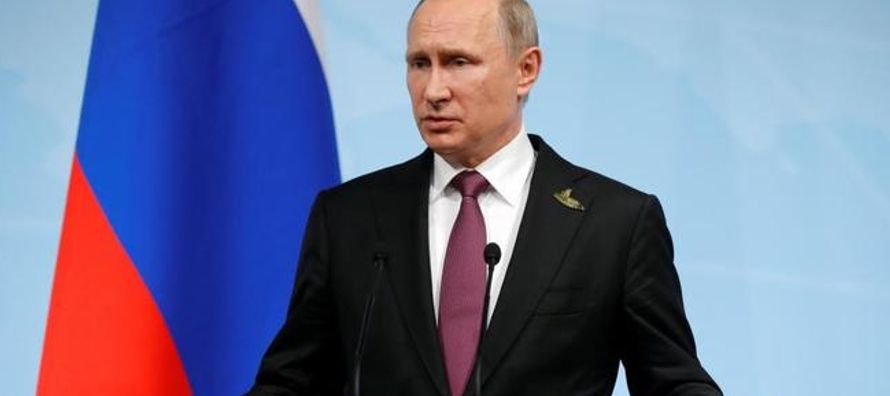 Moscú baraja expulsar a una treintena de diplomáticos estadounidenses y embargar...