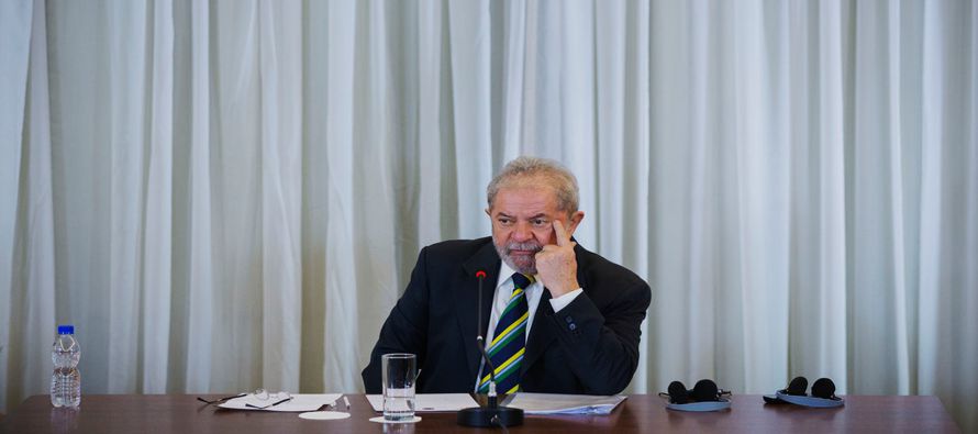 El expresidente Luiz Inácio Lula da Silva durante una conferencia de prensa en São...