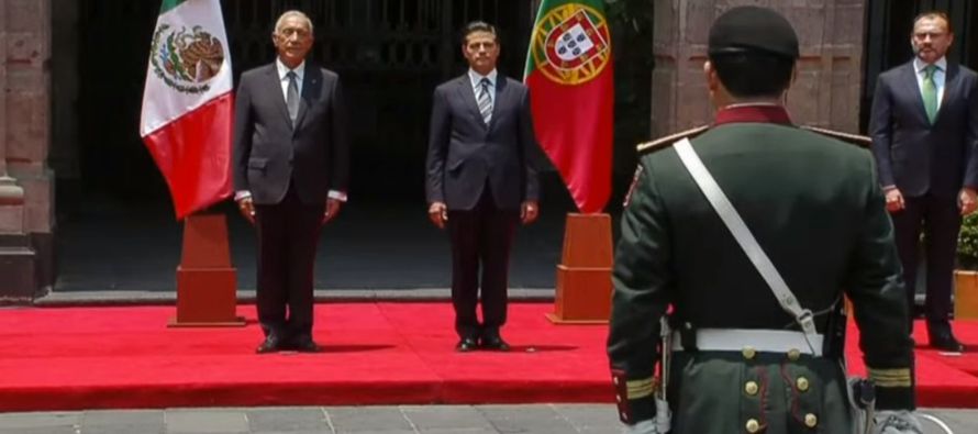 El mandatario De Sousa está acompañado por una delegación empresarial de su...