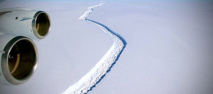 La barrera de hielo Larsen C, la cuarta mayor de la Antártida, ha atraído la...