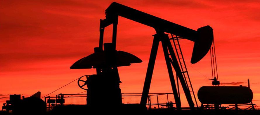 Los futuros del petróleo referencial Brent subieron 52 centavos, o un 1 por ciento, a 51,49...