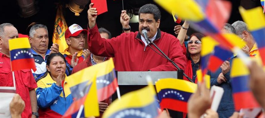 Maduro ha decidido pegar un brinco hacia el vacío. La nueva Cámara...